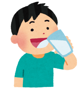 水を飲む